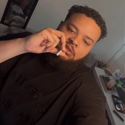 “𝙿𝚎𝚘𝚙𝚕𝚎 𝚕𝚘𝚟𝚎 𝚒𝚝 '𝚌𝚊𝚞𝚜𝚎 𝚝𝚑𝚎𝚢 𝚔𝚗𝚘𝚠 𝚝𝚑𝚊𝚝 𝙸'𝚖 𝚝𝚑𝚎 𝚛𝚎𝚊𝚕 𝚖𝚎.” - 𝙽𝙷 #𝕋𝕙𝕖𝕄𝕒𝕣𝕒𝕥𝕙𝕠𝕟ℂ𝕠𝕟𝕥𝕚𝕟𝕦𝕖𝕤 @LFC #YNWA 🐦🔥
