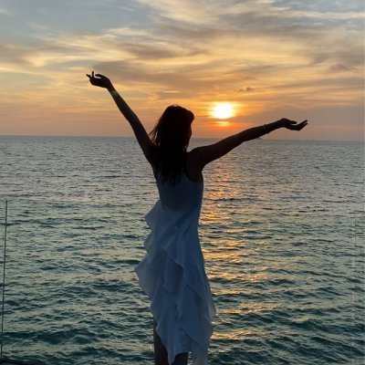 She's as free as she is, as gorgeous as America. She knows that beauty is not a mask, but a symbol. She likes to try new things!🚫Reject Pornography 🇺🇸🇺🇸