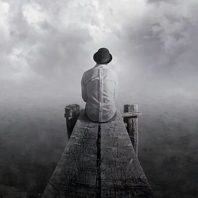 نحنُ لا نكتمل بأحد ، ولانضيع من دُون أحد نسعد بمن بقى ، وننسى من نسى