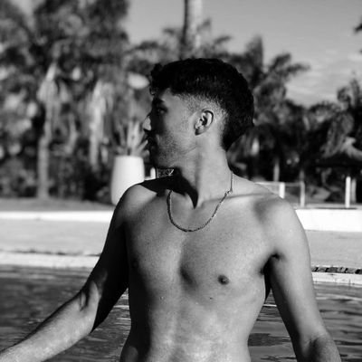 _ricccar's profile picture. 27 | ♏ | 🇦🇷
Sé valiente