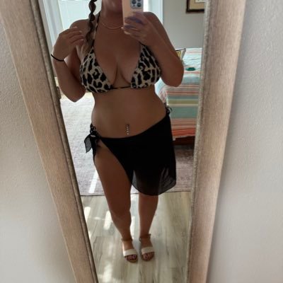 21+Former D1 Softball ⭐️, MILF with a body that doesn't play fair, tight grip, & a sweet treat that'll leave you addicted DM for my menu & premium Snapchat🤭🍭