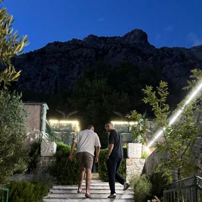 aramalkurdii's profile picture. Gillar att se på/vara en av 22 spelare som springer efter en boll i 90 minuter. #TerStegenOut