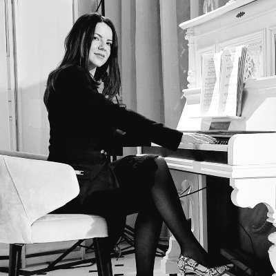 Mom, rescue pets included, wife, in love with life ❤️ I like this photo of me, apparently playing the piano, because of how my expression reflects my soul❤️