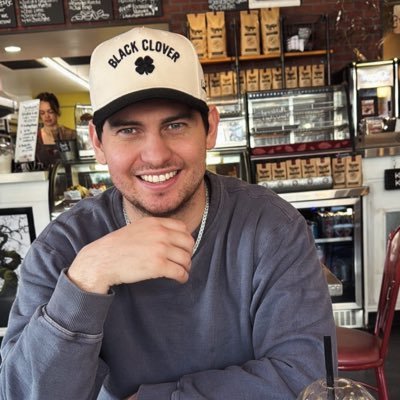 svinnr's profile picture. • Don’t look back, you aren’t going that way • 🇨🇦/🇺🇸 • 26 •