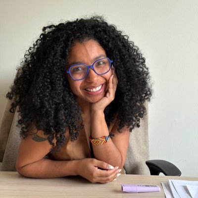VanessaCastroA_'s profile picture. Tía de John Alejandro y comunicadora social. Negra, bisexual y a veces escribo. 🏳️‍🌈Orgullosa ✊🏾. #NOMÁSACOSO #NIUNAMENOS