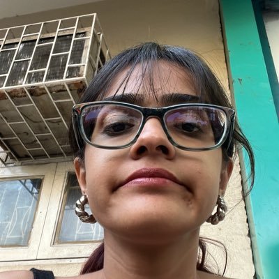 vediiikaaaaaa's profile picture. thoda sa dimag sarak gaya hai