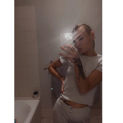 Jasmin 🤍 Profile