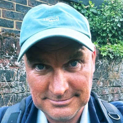 Clear eyed, undeceived Belfast boy. Campaigner. Currently dabbling in world of football fandom, clinical research and political petition platforms. #COYG