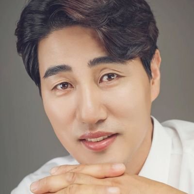kenzoren4's profile picture. 愛は世界を動かすのではない。愛こそが旅を価値あるものにするのだ♥️🌹🪷🌷🥀🌟