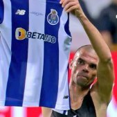 pela liberdade contra o que tenho em cima na foto de capa e todos os seus tentáculos🚫❌
viciado em ganhar tolo pela bola e pelo meu @FCPorto🐉⚽ 💙 🤍🏆