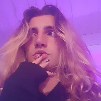 nique ta mère Elon
🍉
ouais 5comptes en 2j c'est mon record mdr
22ans, sous jus de meuf a fond
alcoolique et dépressive mais tranquille jsuis
increvable 🌵