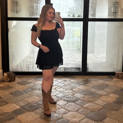 ♀ | 24 | woman | cat lover | as long as we always seek the truth 🕊️ sometimes we need light, sometimes we need heat | spelling & grammar mistakes galore