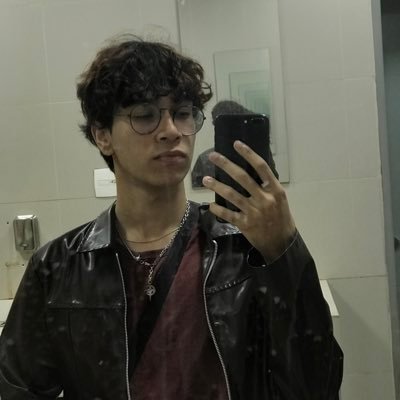 celibatok's profile picture. sendo fútil e superficial