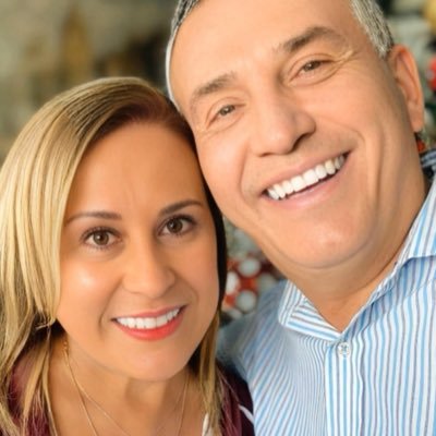 Esposa de Daniel, madre de dos hijas y orgullosa abuela de dos nietos
