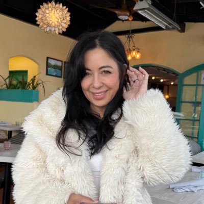 I love art, comic -con, and fur babies! My greatest joy is my family 🥰 and I am an advocate for the mental health community 🙌🏼
