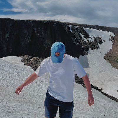 eminavaz's profile picture. entro cada 10 años