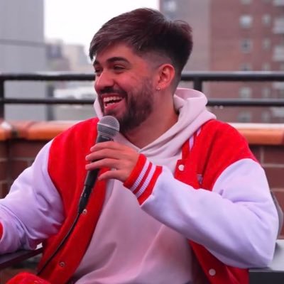 as vezes jornalista as vezes enzo grisalho sempre no @charlapodcast