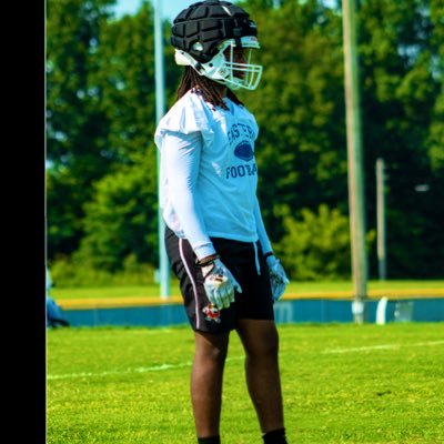 class of 2027/3.5 gpa/5’11/185 hudl. https://t.co/j3y2DNjTY1 Louisville,KY contact number 813-576-8642. Highschool:Eastern 🦅