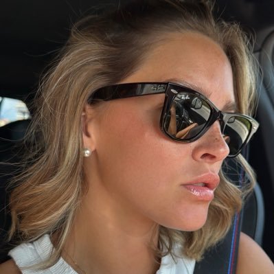 EvelynD72459's profile picture. love y'all ❤️