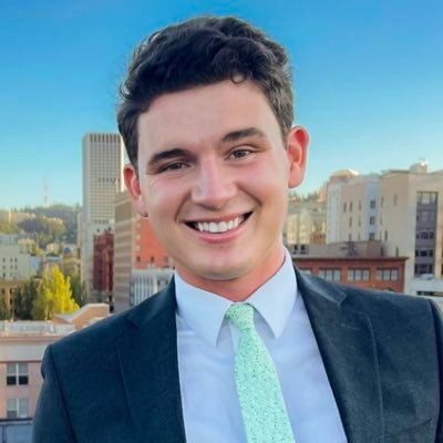 IL | AZ | DC | FL | RI | OR @kgwnews Reporter • @Cronkite_ASU Alum • 3x @FLNewscasters Award Winner • Lefty • Sandwich Enthusiast