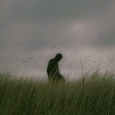 ibnkusay's profile picture. Bazı yaralardan sızan kanla, tüm geleceğin yıkanır.
