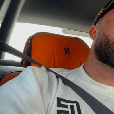 sl_ecom's profile picture. Dubai 🇦🇪
