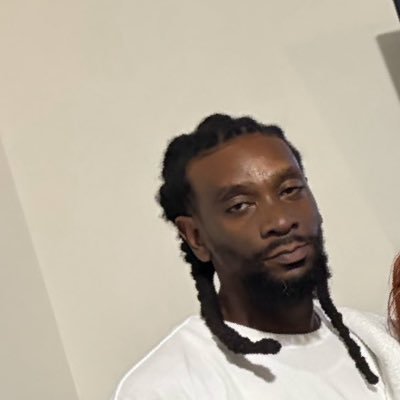 ljomar009's profile picture. 