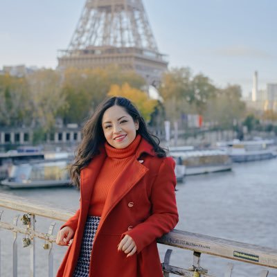 Luisa_Escudero's profile picture. Y nada evitaré que deba sucederme, ni la pena ni el éxtasis, para que cuando sea vieja tenga como deleite la detallada historia de mis días...