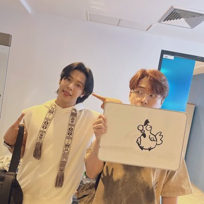 ทวิตอะไรไม่ถูกใจใครก็ขอโทษด้วยคะ ด่าเราได้แต่อย่าแรง เพราะเราด่ากลับแรงกว่านะค่ะ 😔