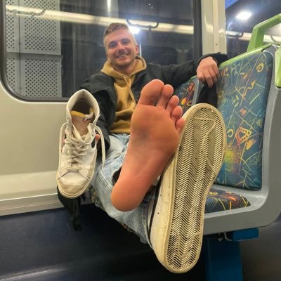Professional ⚽️ Player | Straight | US10.5 | Natural Findom King 💵 | Country Boy 🐄 | 18+ https://t.co/7pT41X0jKa