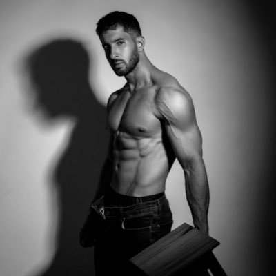 Graphic Designer / Digital Illustrator Gym Nut🏋🏻♂️🇵🇾🇧🇷🇮🇹 IG: https://t.co/JflbPFlT8z