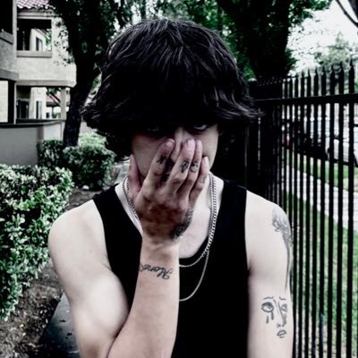 fuhknvno's profile picture. GODZ MAD AT MEH 💔💔