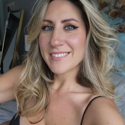 Akanbit414Rose's profile picture. 