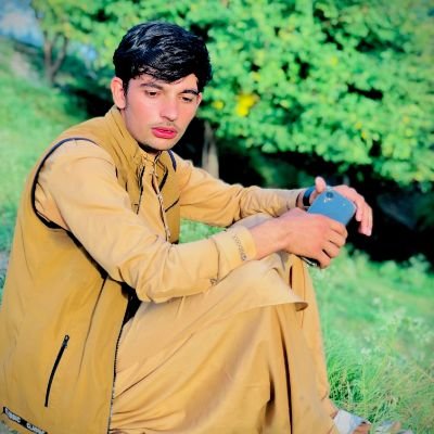 که د خلکو په خبرو پسې لاړې
له کعبې به د راتاو کړی میحانې ته
*Never waste your feelings on people who dont value them*
☆I love with my mother a lot.