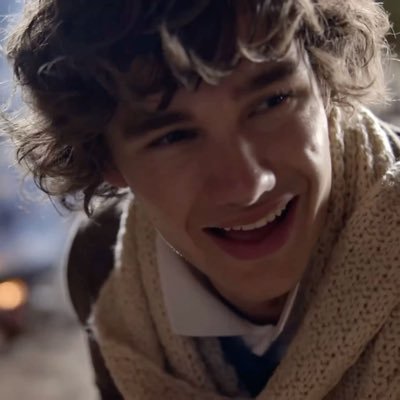 hollsluvs's profile picture. 