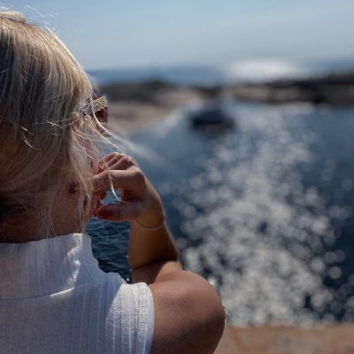 muses_midnight's profile picture. Soft lips, sharp edges, silent wars