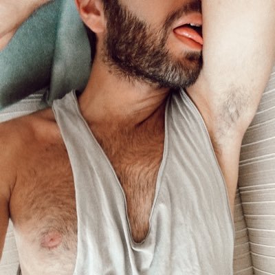 anlatabla's profile picture. Anlat abla, sen seversin yalanı 🐍