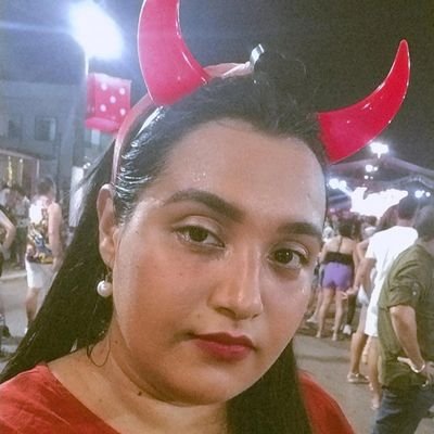 lari_moonx's profile picture. I still drink wine