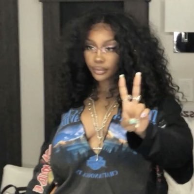 real life ig, all the baddest bitches follow me ❯❯❯❯