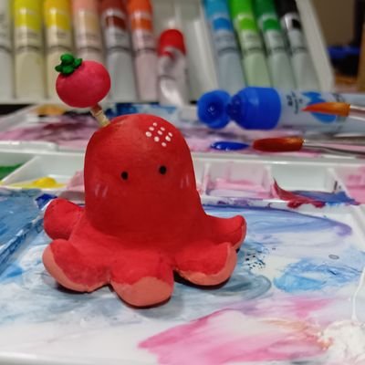 基本、粘土こねこねしたり絵を描いたりなんなして…きまぐれに生きてるよ。褒められると... よろこびます₍₍🐙₎₎