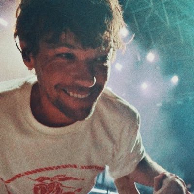 forthefearless_'s profile picture. fic writer, ao3 lover, ot5 supporter, and always a lover :)