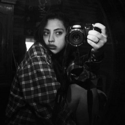 me gustan las fotos, el rock, el fernet y leer.
estuandiante de derecho.