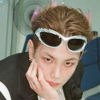 not_dianc's profile picture. ★ thinking, talking and loving #SHINee . 24/7.