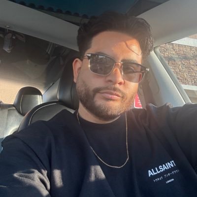 LA Kings since 96. Fitness lifestyle. Foodie. Traveler. Educated.