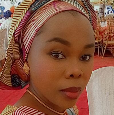 makeup artist
skincare consultant
sales of cosmetics
lover of all things beautiful ❤️