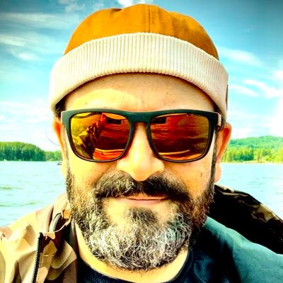 انسان بودن یک مسئولیت است. تلاش میکنم مسئولیتم رو بپذیرم. (Att vara människa är ett ansvar. Jag försöker ta mitt ansvar)