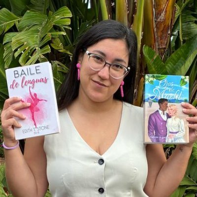 33 veranos. Profe de francés, escritora y blogger. Mi primera novela autopublicada en 2018, «Baile de Lenguas» y la segunda «Ojos de Marfil» en 2024.