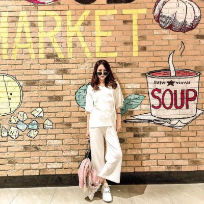 みなさんこんにちは。私の名前はナナです。皆さんは私がとてもクールだと思うかもしれませんが、実は私は少し社交不安症なのです。