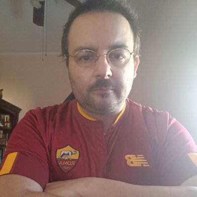 Scrivo ed informo su tutto quello che riguarda l'AS Roma, aggiornamenti, mercato, indiscrezioni, pagelle post partita e tanto altro. E sempre Forza Roma!!!