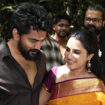 அன்பின் அதிபதி
புத்தக புழு
கவி ரசிகன்
நிரந்தர நினைவை தரும்
தற்காலிக நண்பன்